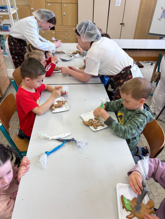 Navštívily jsme kadeřnictví a zahrály si na pekaře